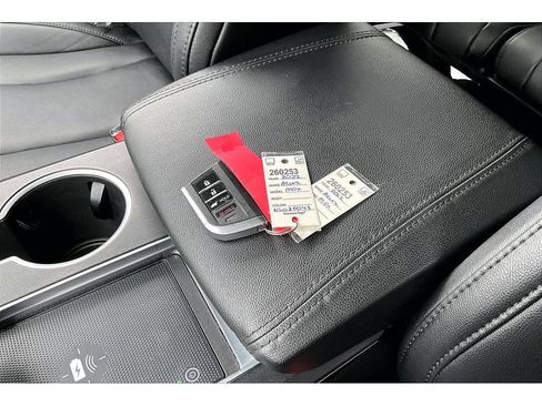 Used 2022 Acura MDX SH-AWD image 11