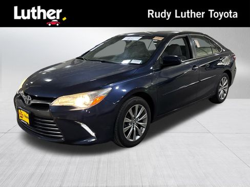 Used 2017 Toyota Camry XLE w/ Moonroof Package FWD image 1