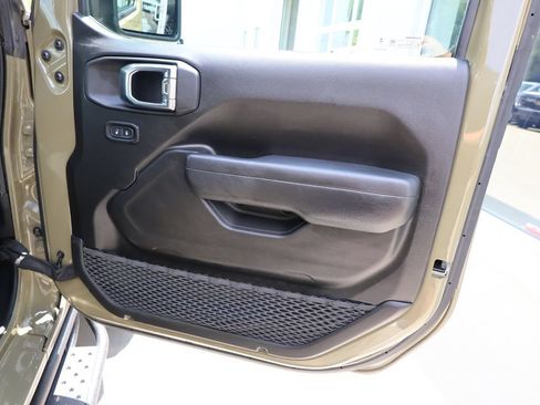 Used 2025 Jeep Wrangler Unlimited Sport AWD/4WD image 31