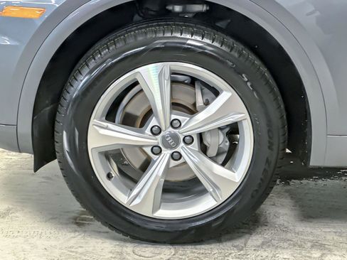 Used 2020 Audi Q5 Premium w/ Convenience Package image 24