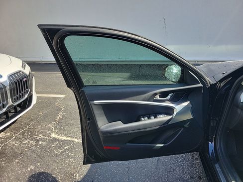 Used 2023 Genesis G70 2.0T image 24