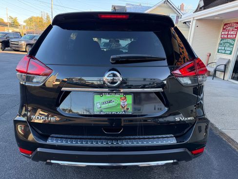 Used 2018 Nissan Rogue SV image 5