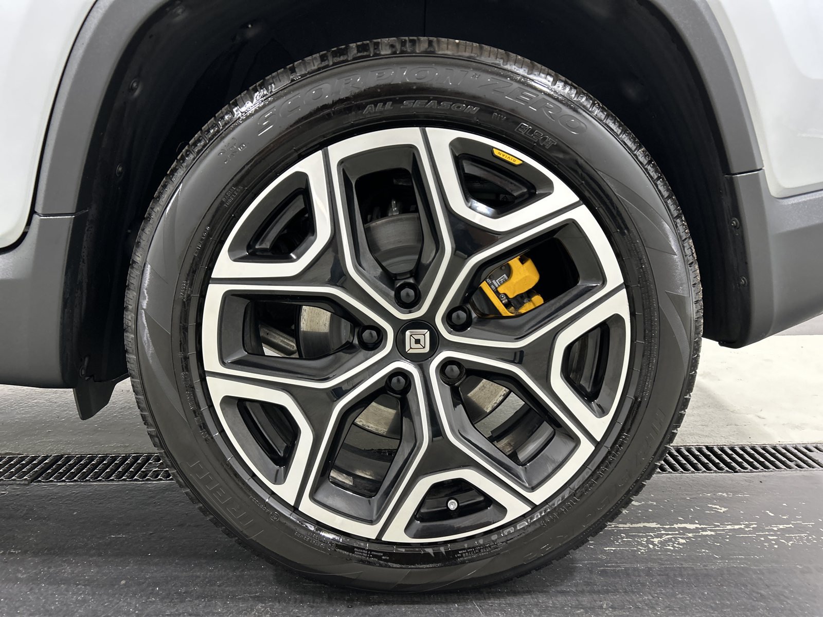 Used 2022 Rivian R1T Adventure AWD/4WD image 10