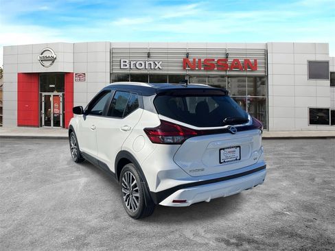 Used 2021 Nissan Kicks SV image 5