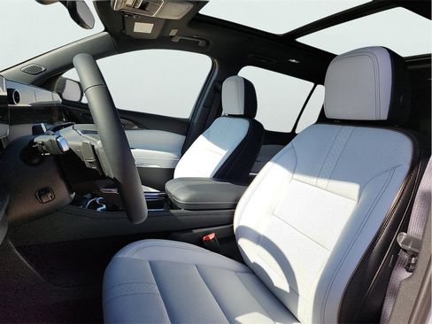 New 2026 Chevrolet Traverse High Country image 17