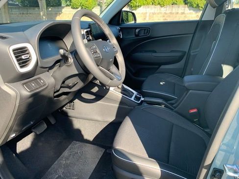 New 2025 Hyundai Venue Limited image 11