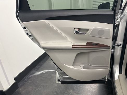 Used 2009 Toyota Venza AWD image 14