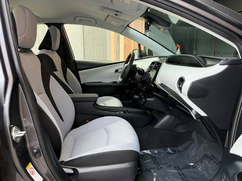 Used 2019 Toyota Prius LE FWD image 16