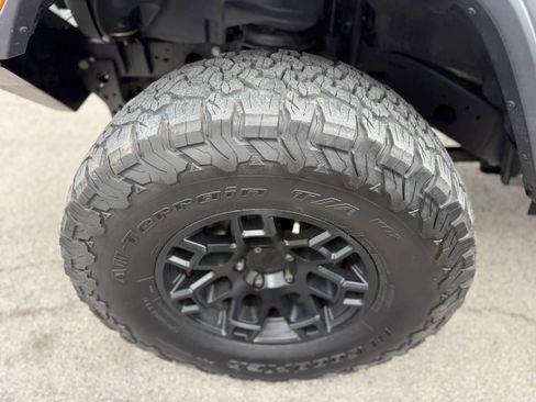 Used 2020 Jeep Gladiator Sport w/ Quick Order Package 24S AWD/4WD image 9