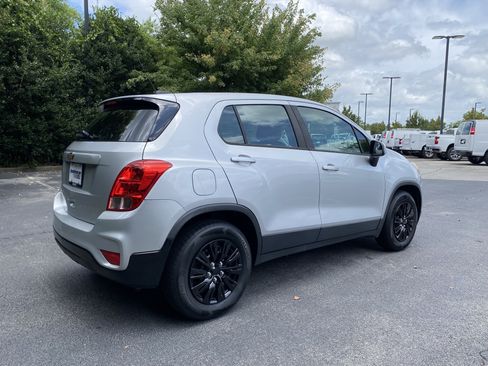 Used 2018 Chevrolet Trax LS FWD image 9