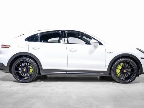Used 2022 Porsche Cayenne Turbo S image 18