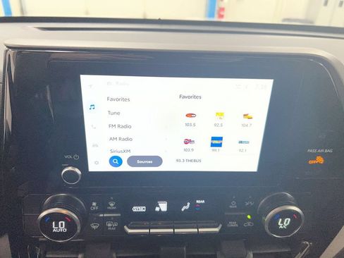 Used 2025 Toyota Highlander LE AWD/4WD image 14