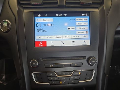 Used 2018 Ford Fusion SE w/ Equipment Group 201A FWD image 21