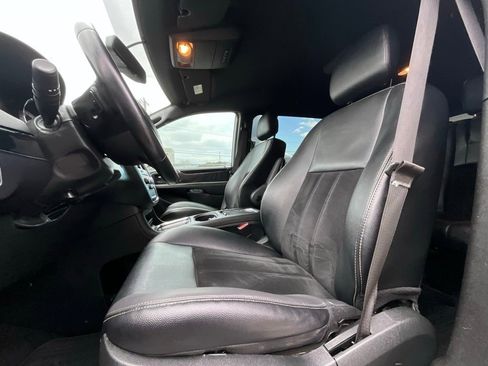 Used 2018 Dodge Grand Caravan SXT w/ Blacktop Package image 11