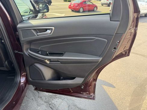 Used 2018 Ford Edge Titanium w/ Equipment Group 302A AWD/4WD image 17