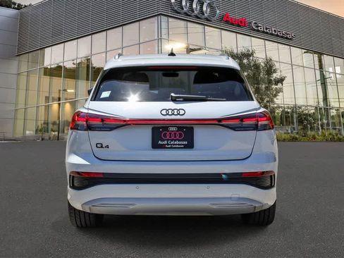 Used 2023 Audi Q4 e-tron Premium Plus w/ Premium Plus RWD image 3