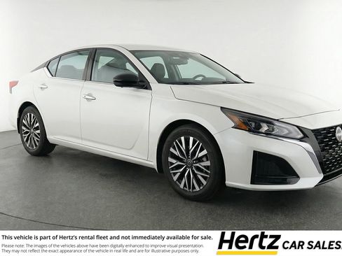 Used 2025 Nissan Altima 2.5 SV FWD image 1
