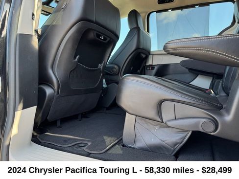 Used 2024 Chrysler Pacifica Touring-L image 26