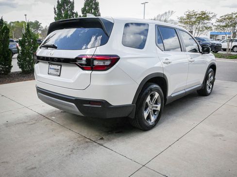 Used 2025 Honda Pilot EX-L image 10