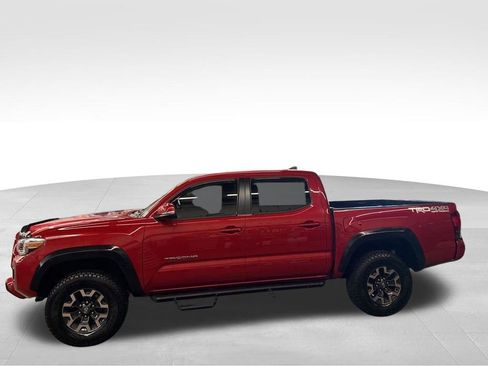 Used 2016 Toyota Tacoma TRD Off-Road image 2