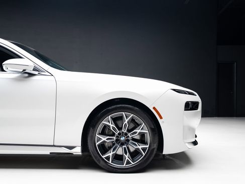 Used 2024 BMW i7 xDrive60 image 38