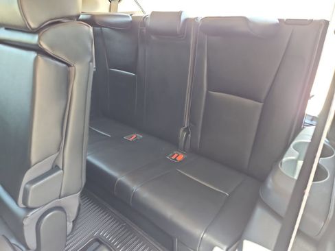 Used 2023 Toyota Highlander XLE AWD/4WD image 35