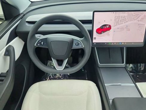 Used 2026 Tesla Model Y AWD image 35