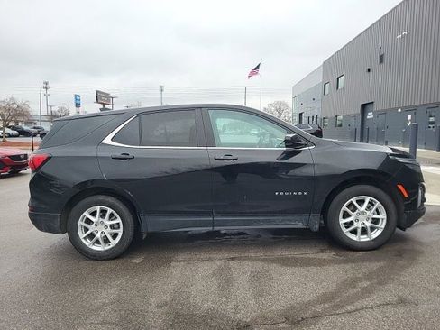 Used 2023 Chevrolet Equinox LT image 2