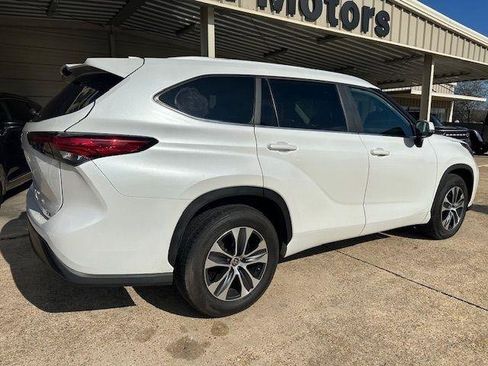 Used 2023 Toyota Highlander XLE FWD image 10