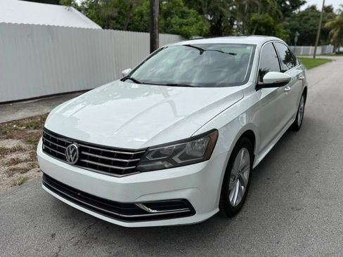 Used 2018 Volkswagen Passat 2.0T SE FWD image 4