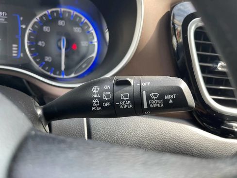 Used 2020 Chrysler Voyager Lxi image 33