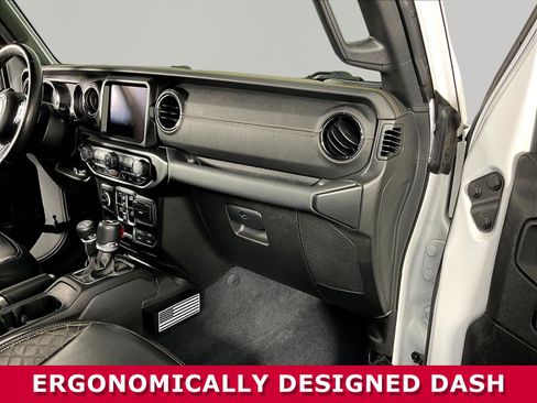 Used 2022 Jeep Wrangler Unlimited Sahara AWD/4WD image 24