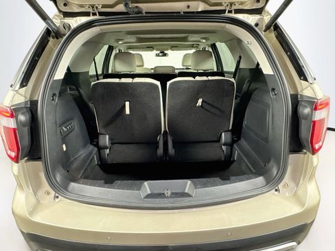 Used 2017 Ford Explorer Platinum AWD/4WD image 32