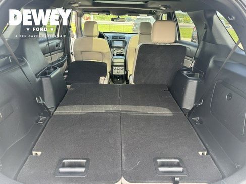 Used 2018 Ford Explorer XLT w/ Equipment Group 202A AWD/4WD image 33