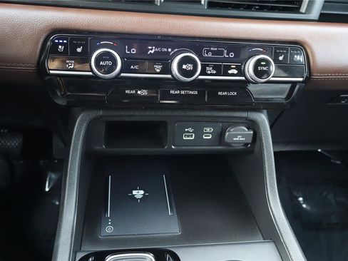 Used 2023 Honda Pilot Elite image 18