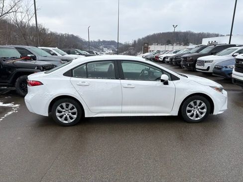 Used 2024 Toyota Corolla LE image 7