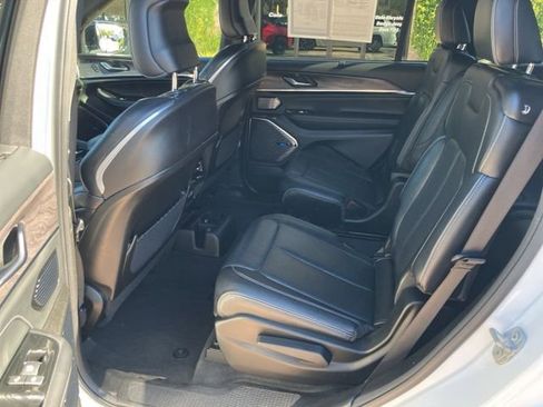 Used 2022 Jeep Grand Cherokee L Overland w/ Luxury Tech Group IV image 9