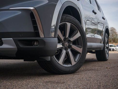 New 2025 Honda Pilot Touring image 6