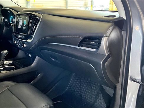 Used 2019 Chevrolet Traverse LT FWD image 21
