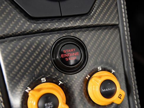 Used 2016 McLaren 675LT Spider image 24