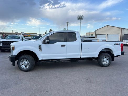 Used 2018 Ford F250 XL w/ Power Equipment Group AWD/4WD image 3