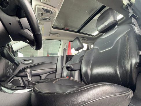 Used 2018 Jeep Compass Limited w/ Navigation Group AWD/4WD image 15