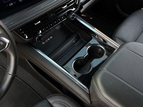 Used 2025 Chevrolet Tahoe LT AWD/4WD image 33