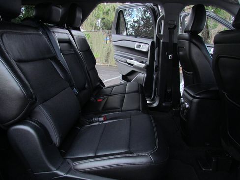 Used 2020 Ford Explorer Limited RWD image 27