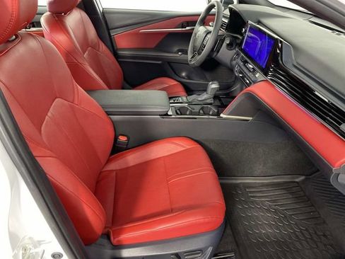 Used 2025 Toyota Camry XSE AWD/4WD image 11