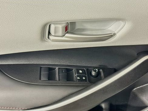Certified 2025 Toyota Corolla SE FWD image 19
