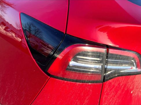 Used 2022 Tesla Model Y Long Range image 28