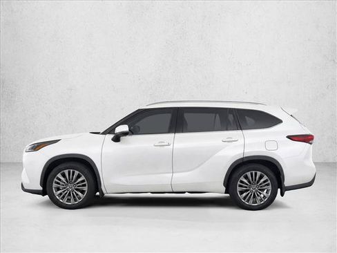 Certified 2021 Toyota Highlander Platinum AWD/4WD image 4