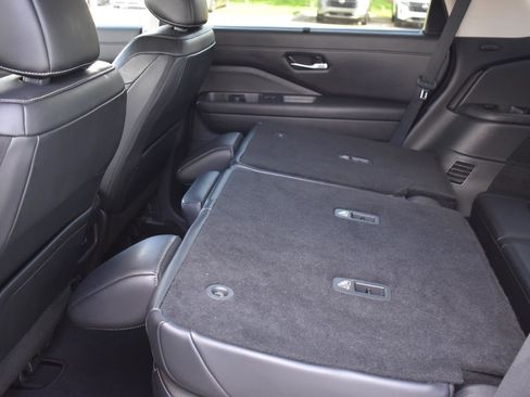 Used 2024 Nissan Pathfinder SL FWD image 54