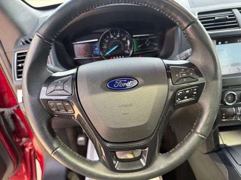 Certified 2018 Ford Explorer XLT w/ Equipment Group 202A AWD/4WD image 30